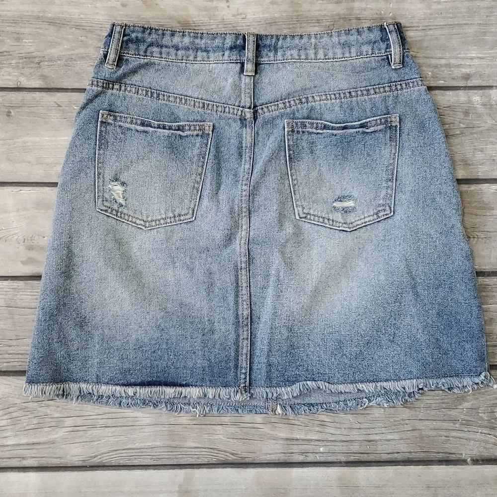NWT Francesca's Harper Distressed Denim Skirt Sz Med - Picture 5 of 6